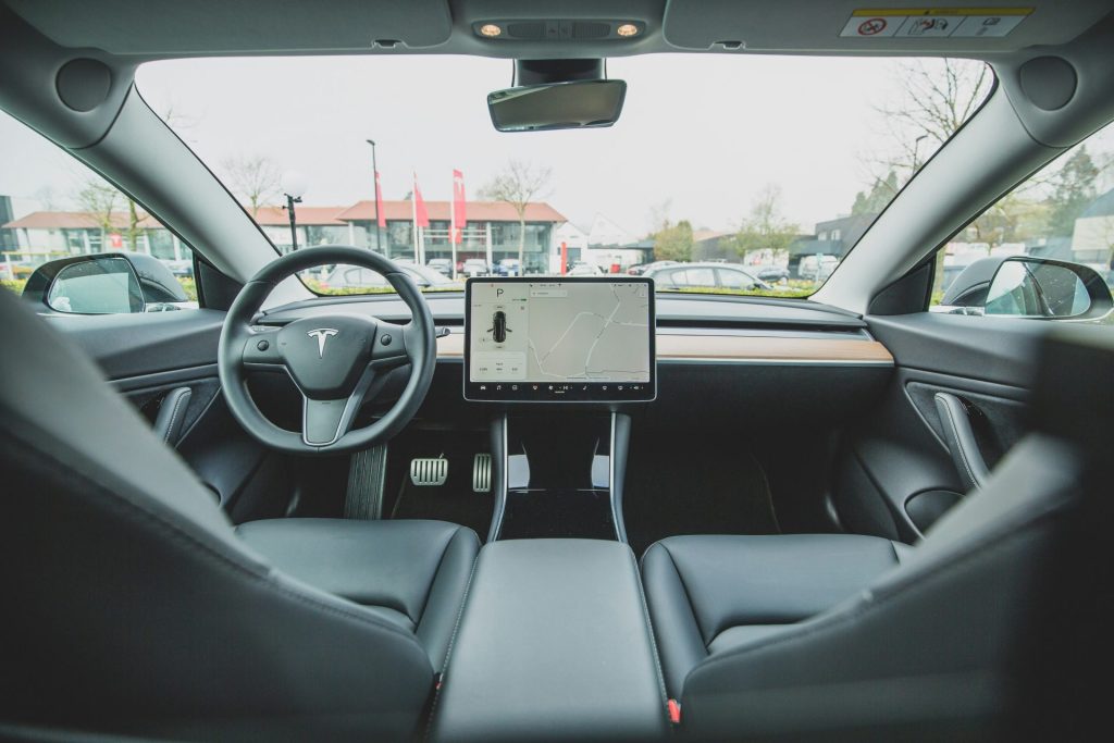 J'ai activé le GPS de ma Tesla.